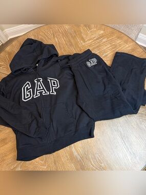 GAP Black Hoodie full Zip Sweatshirt and Jogger Set